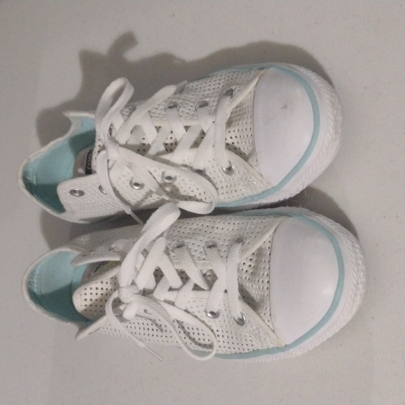 Youth Converse Perforated Sneakers size 6 - Picture 1 of 16